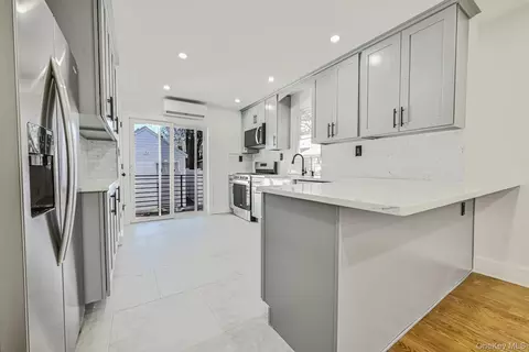 92-43 76th St, New York, NY 11421