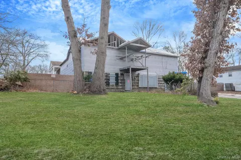 58 W Denis Ln, Coram, NY 11727