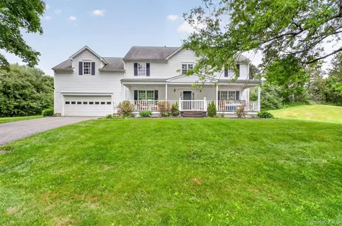 5 Red Tail Ct, Pawling, NY 12564
