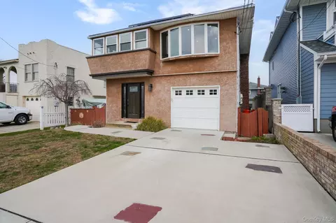 179 California Pl N, Island Park, NY 11558