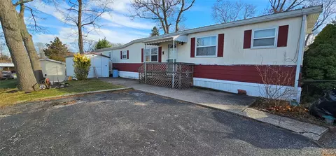 1964 River Rd #35, Calverton, NY 11933