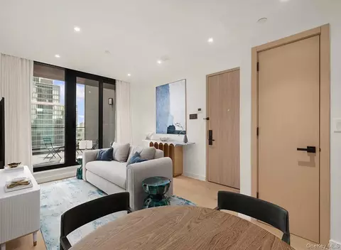 4262 Hunter St #10A, Long Island City, NY 11101