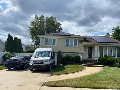 612 Marion Dr, East Meadow, NY 11554