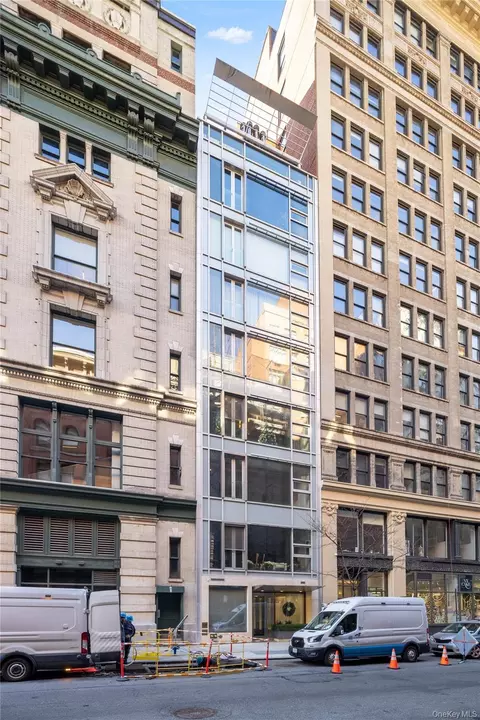 116 W 22nd St #3, New York, NY 10011