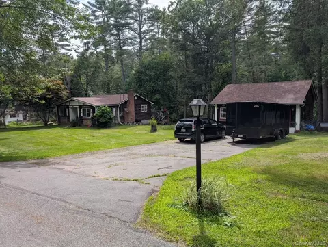 50 Park Rd, Highland, NY 12792