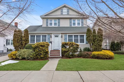 41 Marion St, Lynbrook, NY 11563