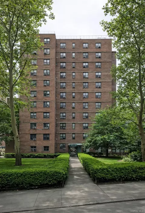 385 Grand St #L904, New York, NY 10002