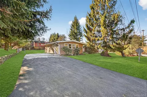 2 The Curve Rd, Thompson, NY 12775