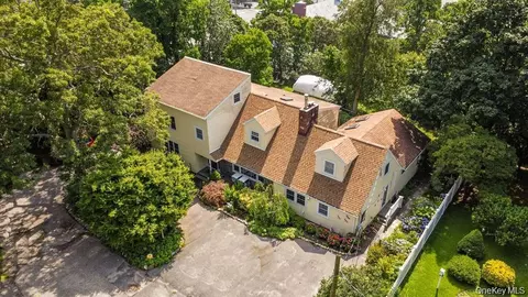 7 Junior Dr, Lake Ronkonkoma, NY 11779