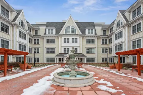 225 Stanley Ave #305, Mamaroneck, NY 10543