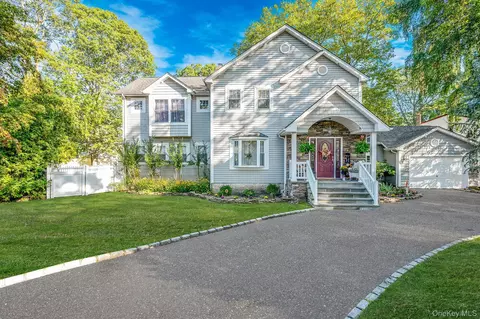 106 Springdale Dr, Ronkonkoma, NY 11779