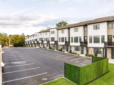 17 Union Rd 211, Ramapo, NY 10977