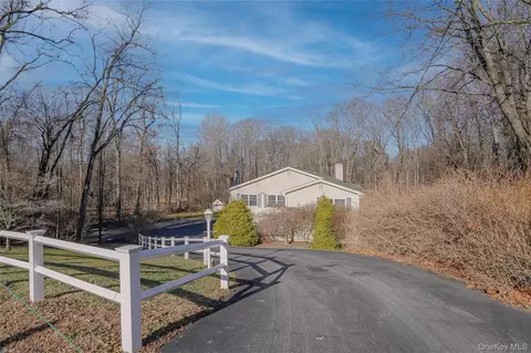 13 Edna Dr, Hyde Park, NY 12538