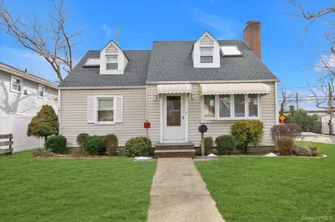 89 Foster Ave, Valley Stream, NY 11580