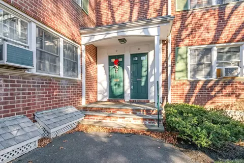 580 Bedford Rd #20, Mount Pleasant, NY 10570