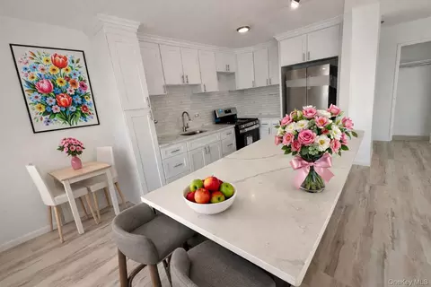 1966 Newbold Ave #303, New York, NY 10472