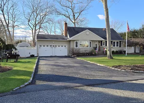94 Clarendon Rd, Lake Ronkonkoma, NY 11779