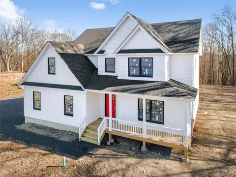 13 Harrier Ridge Dr, Shawangunk, NY 12589