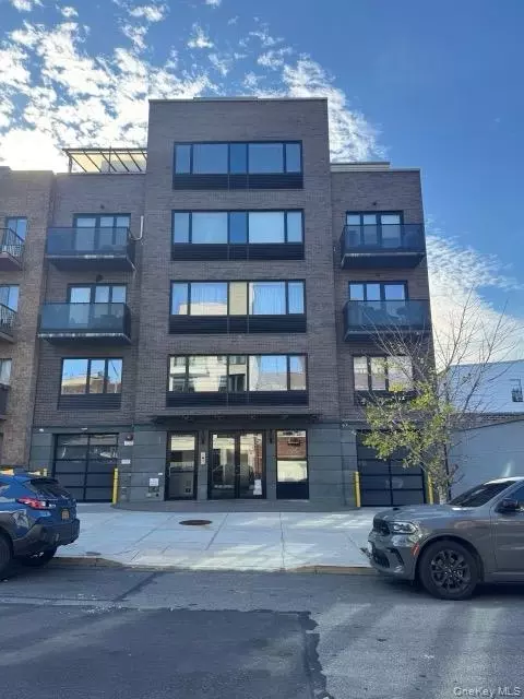 31-10 28th Rd #3D, New York, NY 11102