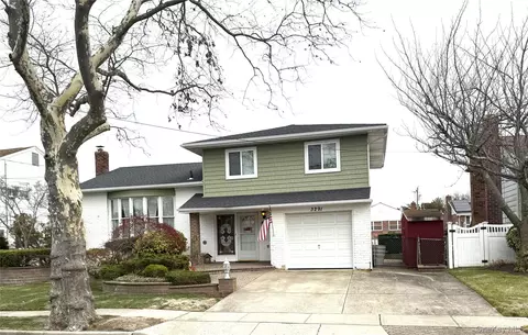 3291 Wolfson Dr, Baldwin, NY 11510