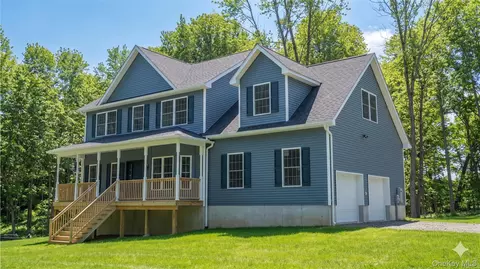 5 Harrier Ridge Dr, Shawangunk, NY 12589