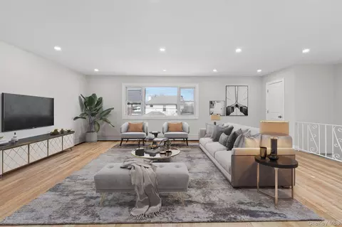 14101 255th St, New York, NY 11422