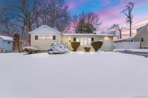 258 Holt Dr, Orangetown, NY 10965