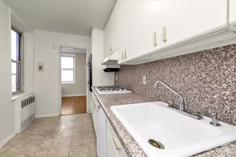 209-80 18 Ave #6D, Bayside, NY 11360