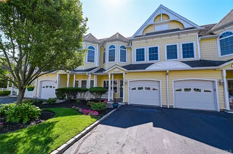 403 Tracy Ln, Patchogue, NY 11772
