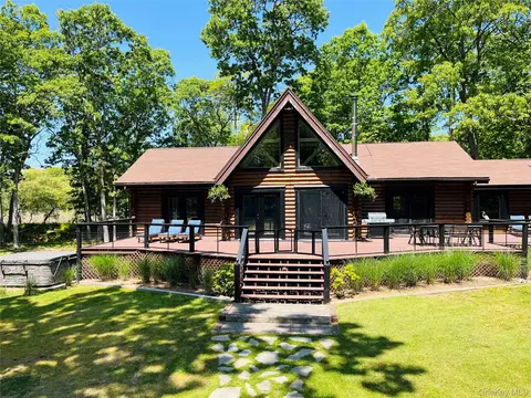 1710 Gull Pond Ln, Greenport, NY 11944