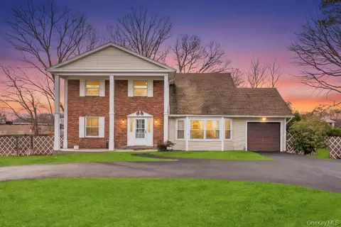 2 Martin St, Coram, NY 11727
