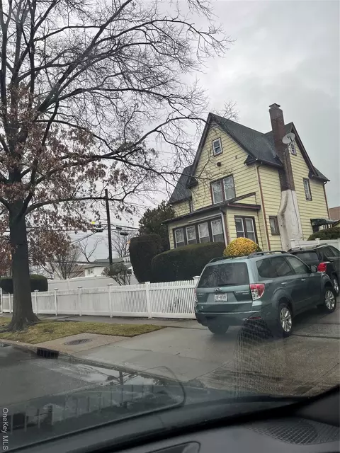 548 Albemarle Rd, Cedarhurst, NY 11516