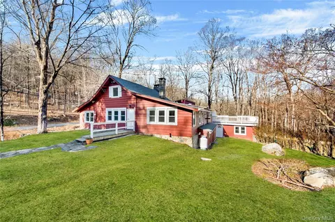 690 Gipsy Trail Rd, Kent, NY 10512