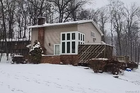 112 New Valley Rd, Clarkstown, NY 10956