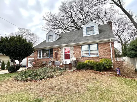 1354 Short Pl, Baldwin, NY 11510