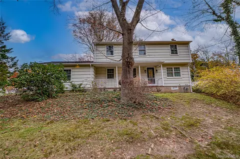 335 Landing Ave, Smithtown, NY 11787