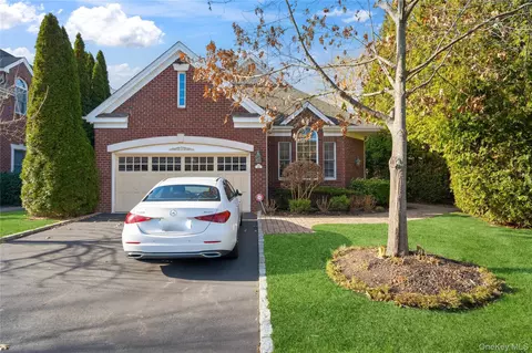 23 Hathaway Ln, North Hempstead, NY 11030