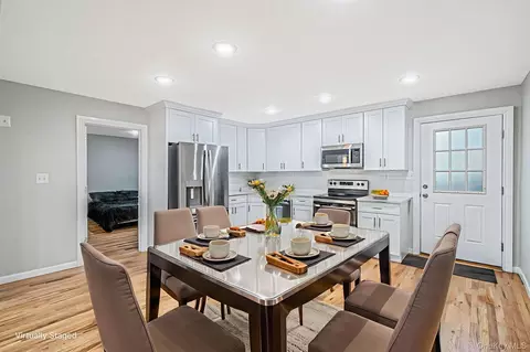 1316 6th St, West Babylon, NY 11704