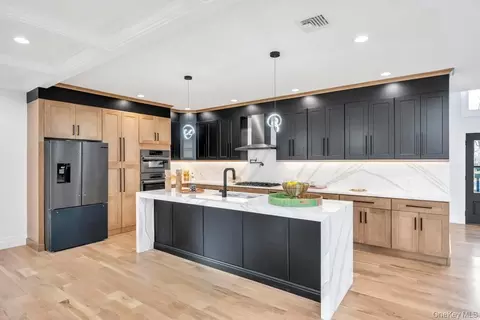 Kitchen - 61 Stephen Dr, Plainview, NY 11803 photo 1 of 5