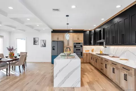 Kitchen - 61 Stephen Dr, Plainview, NY 11803 photo 2 of 5