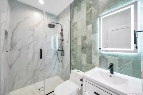 Bath - 61 Stephen Dr, Plainview, NY 11803 photo 5 of 6