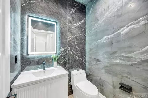 Bath - 61 Stephen Dr, Plainview, NY 11803 photo 6 of 6