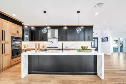 Kitchen - 61 Stephen Dr, Plainview, NY 11803 photo 5 of 5