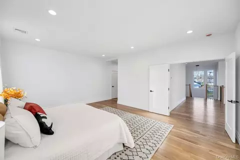 Bedroom - 61 Stephen Dr, Plainview, NY 11803 photo 2 of 9