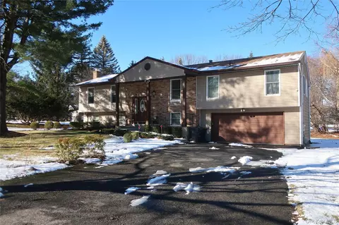 1 Tokay Ln, Ramapo, NY 10952