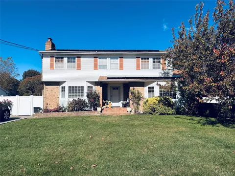 737 3rd St, Ronkonkoma, NY 11779