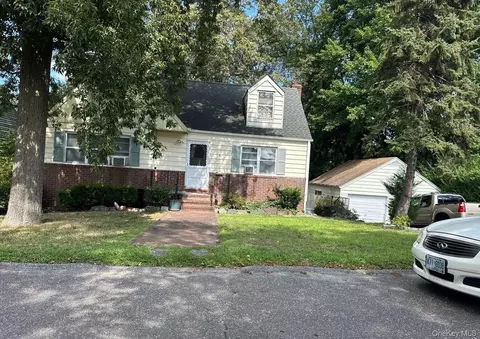 49 Lieper St, Huntington Station, NY 11746