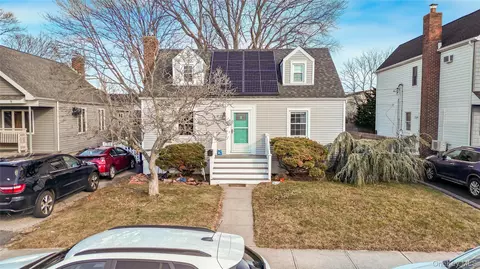 222 Lido Pkwy, Lindenhurst, NY 11757