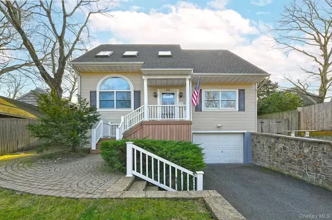 38 Soundcrest Ave, Northport, NY 11768