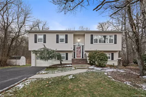 10 Moorea Ct, Haverstraw, NY 10923